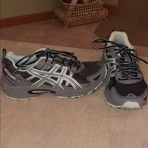 Like new, worn once! Women’s ASICS turquoise/grey